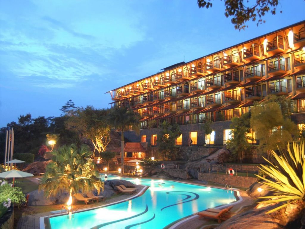 Kandy, Earls Regency hotel | Rama Tours