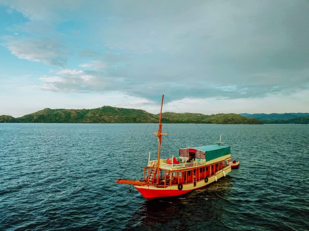 Flores, Komodo, omgebouwde vissersboot | Rama Tours