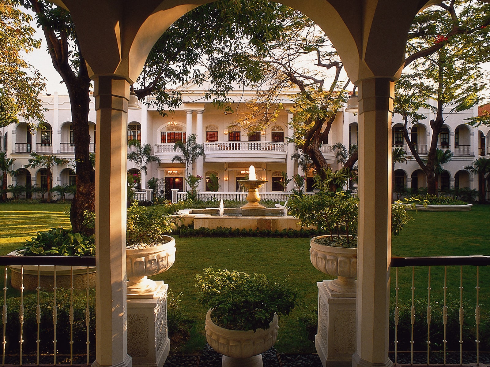 rondreis java surabaya majapahit hotel 9