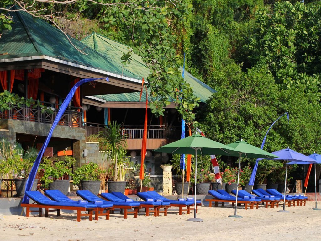 Bunaken, Bastianos Bunaken Dive Resort | Rama Tours