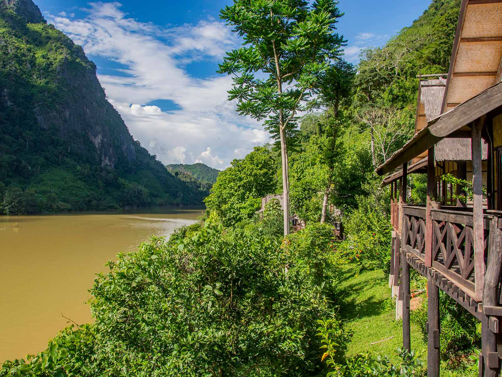 Rondreis Laos Nong Khiaw riverside hotel 3