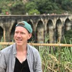 Collega Jón van Rama Tours in Sri Lanka bij de Nine Arch Bridge
