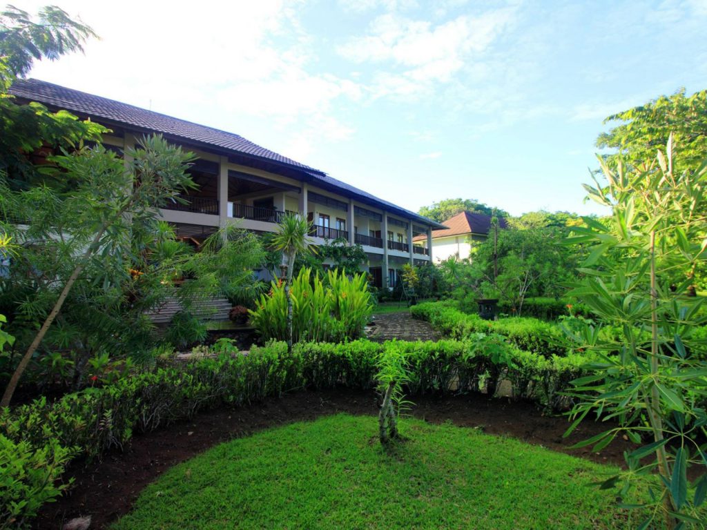 Labuan Bajo, Puri Sari Beach hotel | Rama Tours