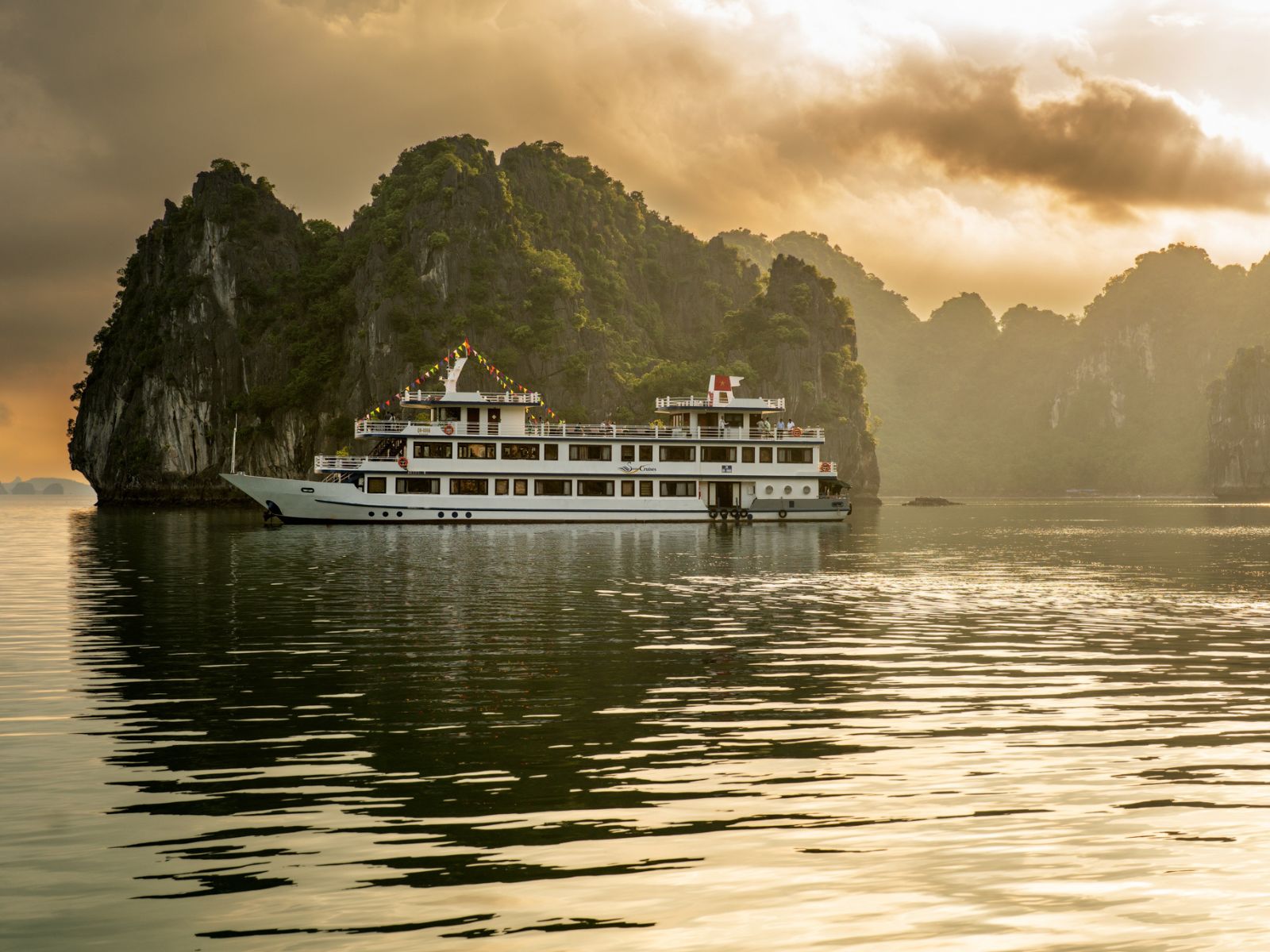 rondreis vietnam - halong bay - swan cruises 2