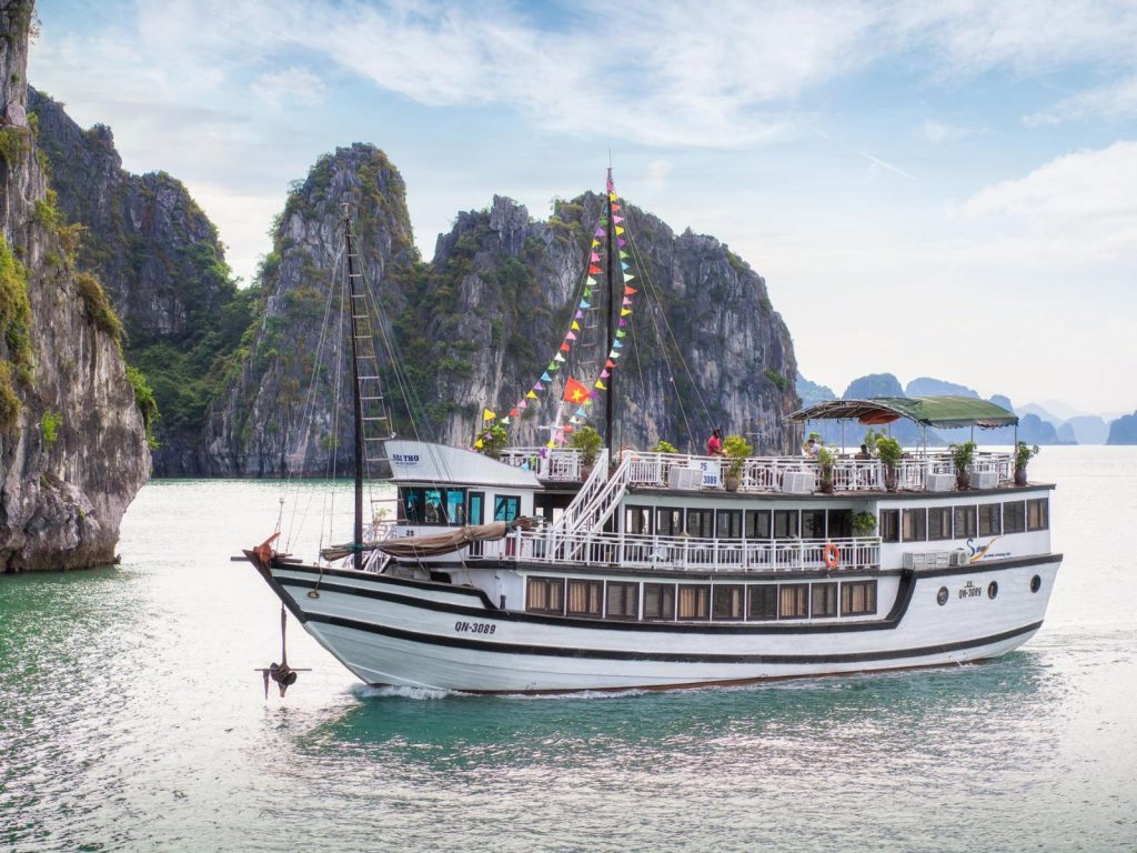 Halong Bay, Swan Cruises | Rama Tours
