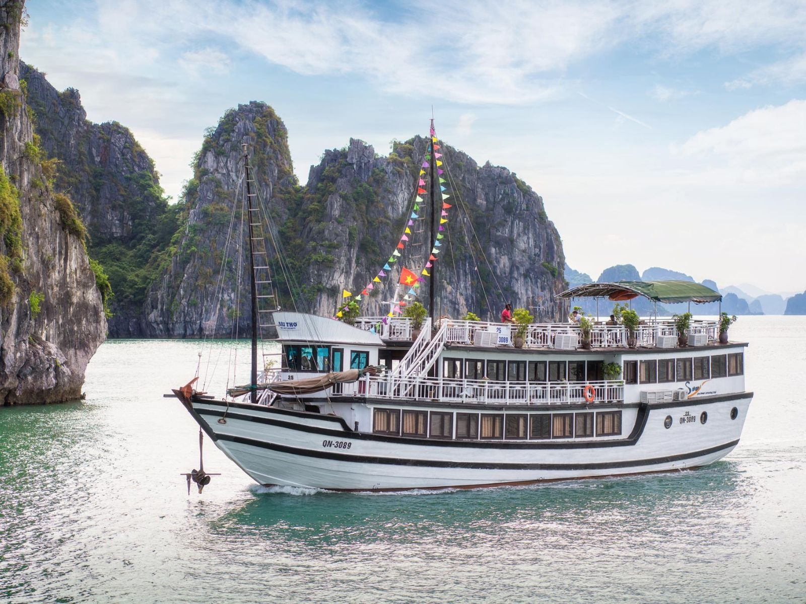 rondreis vietnam - halong bay - swan cruises 5