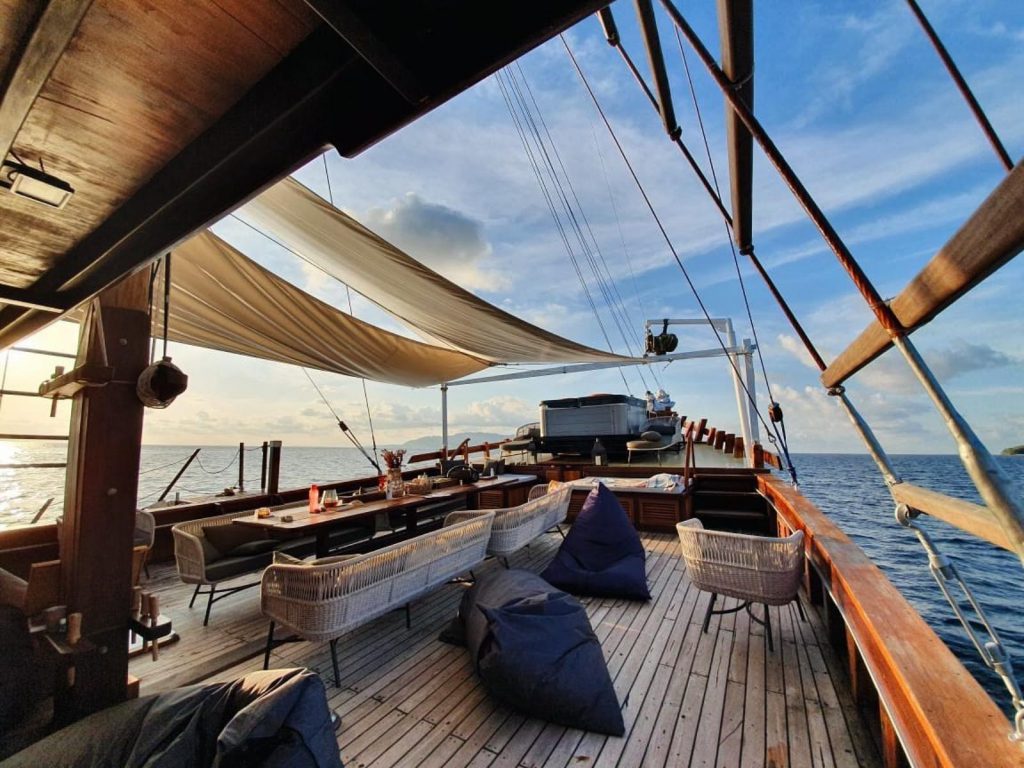 Liveaboard, Amaya Explorer | Rama Tours