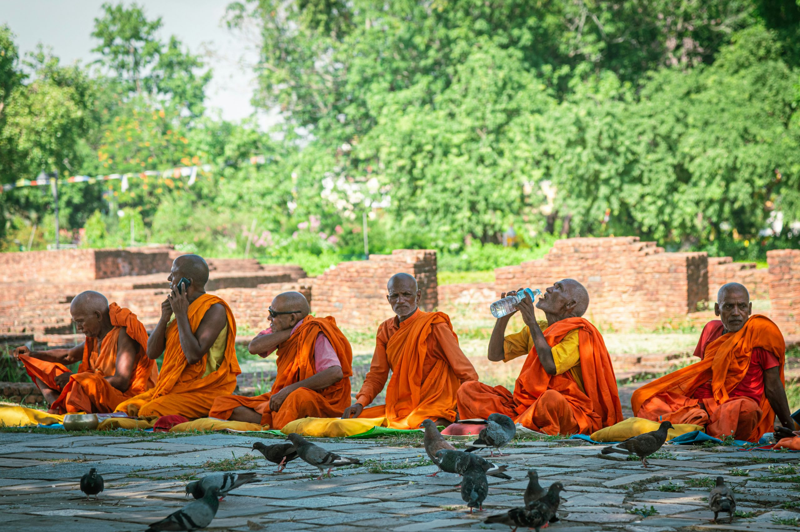 Rondreis Nepal, Lumbini, monniken in Lumbini