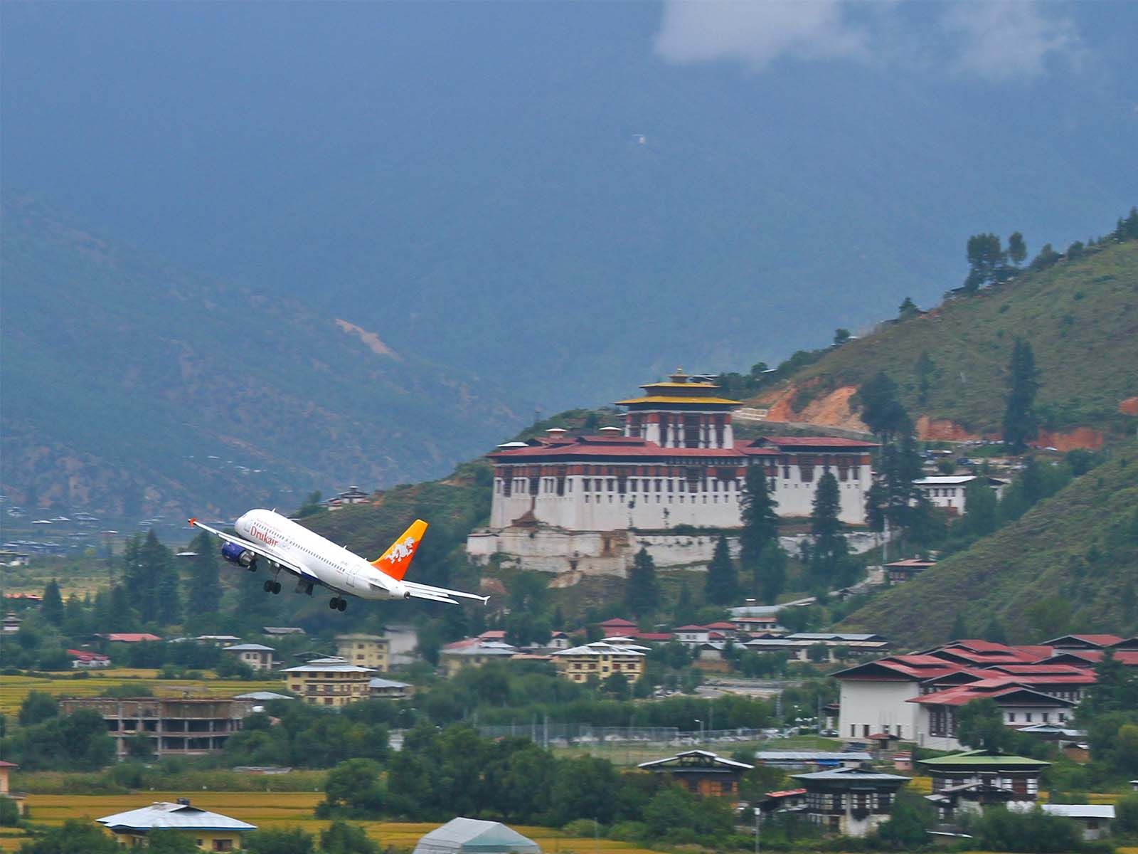 Rondreis Bhutan, Paro, vliegtuig vertrekt uit Bhutan