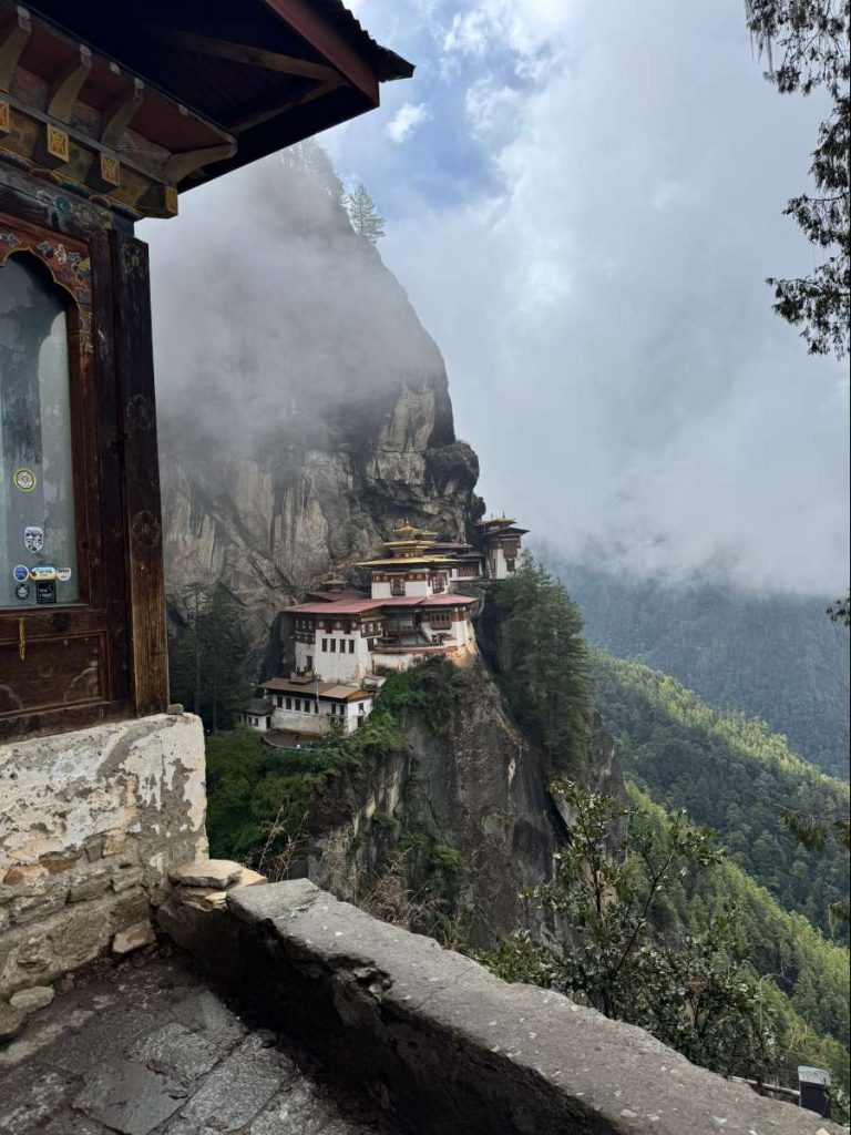 Tiger's Nest in Bhutan uitzichtpunt theehuis