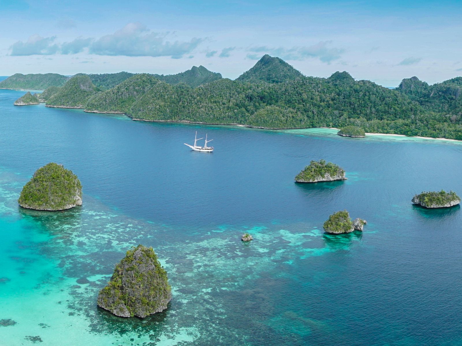 Rondreis Indonesië, Papua, Raja Ampat, Uitzicht vanaf Wayag kijkpunt