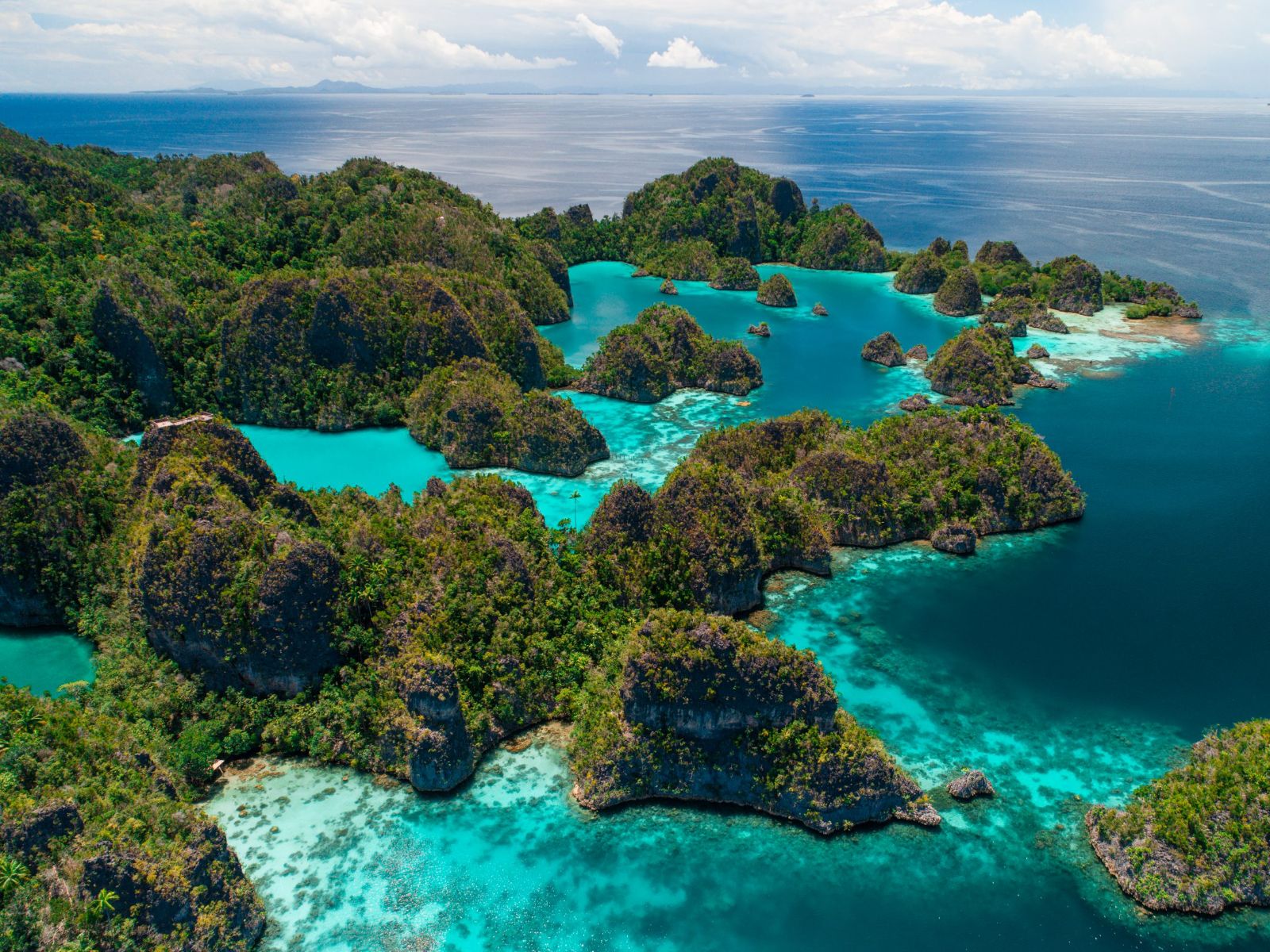 Rondreis Indonesië, Papua, Raja Ampat, Bovenaanzicht van de eilanden