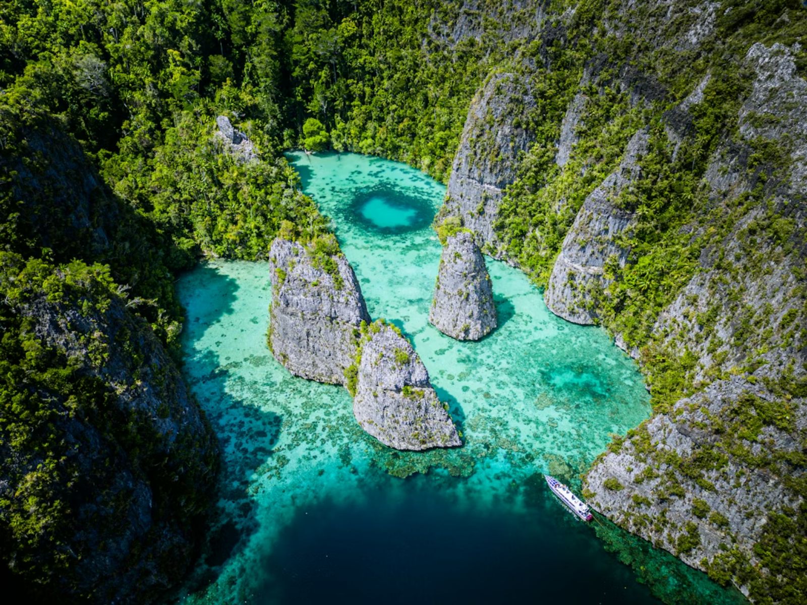 Rondreis Papua, Misool, rotsgroepen
