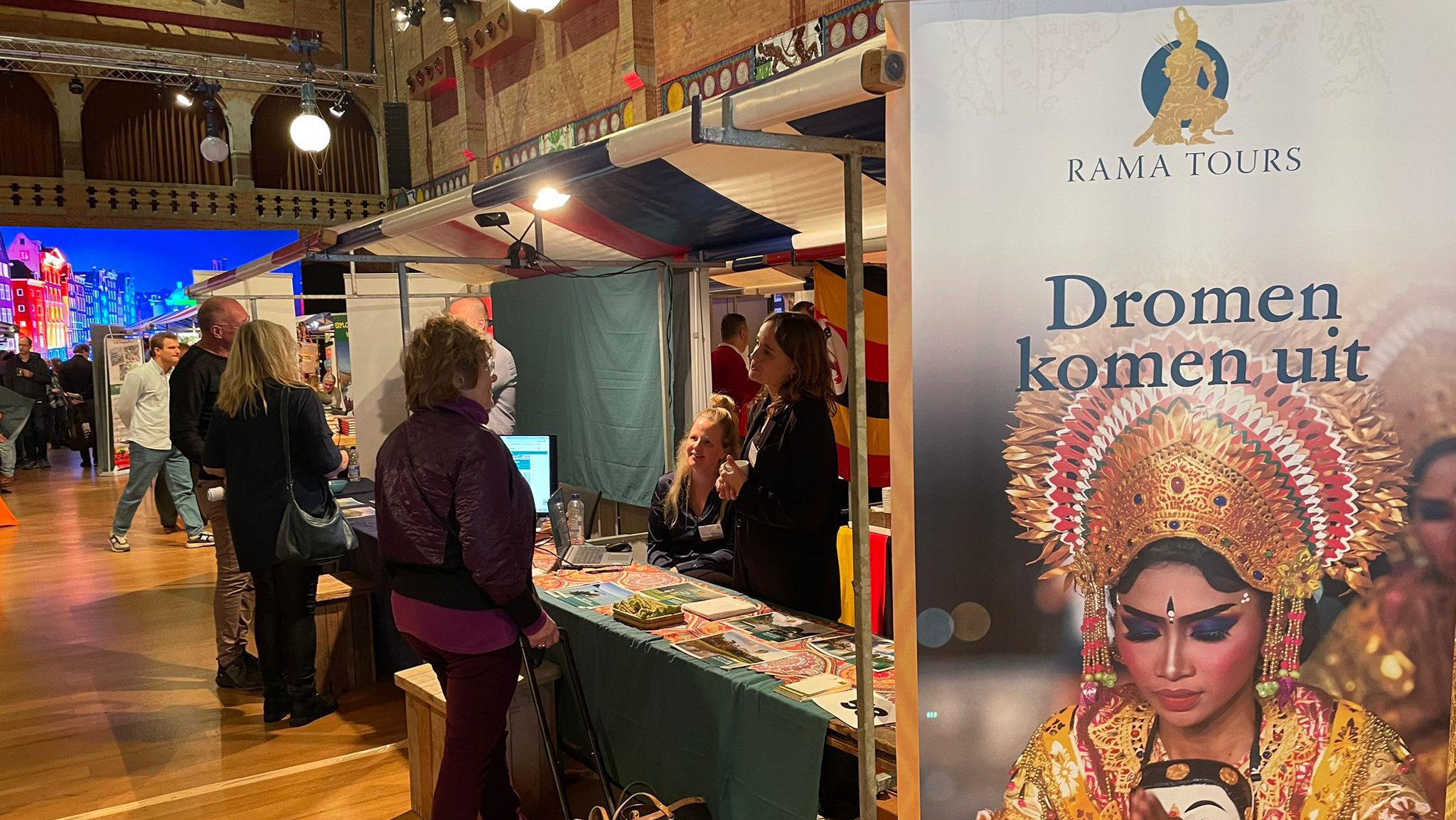 Vakantiebeurs-Bijzondere-Reizen-Denise-en-Irene