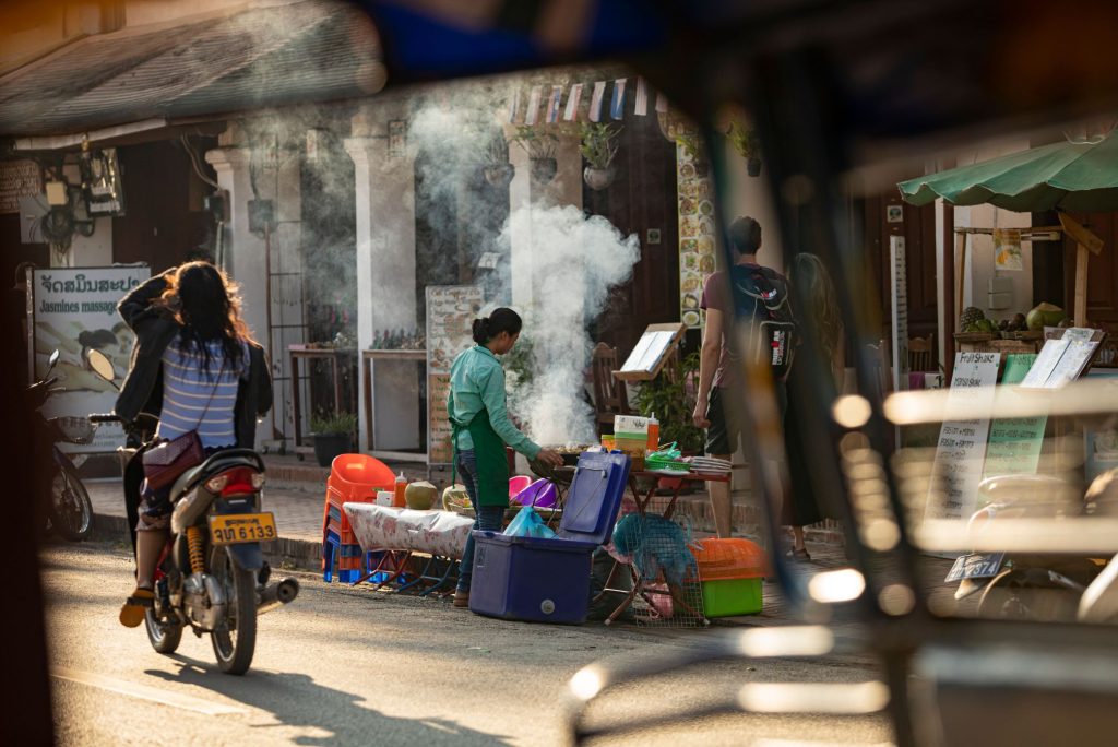Rondreis Laos, kraampje streetfood