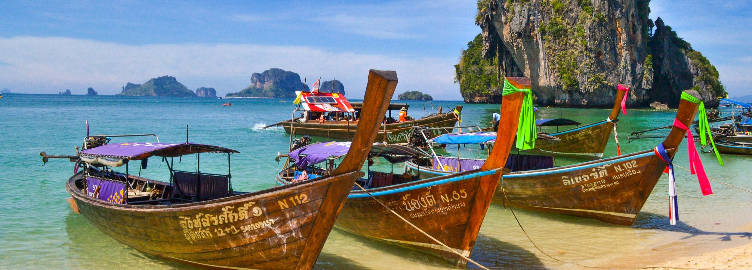 Rondreis Thailand, Zuid-Thailand, Strand met thaise bootjes banner