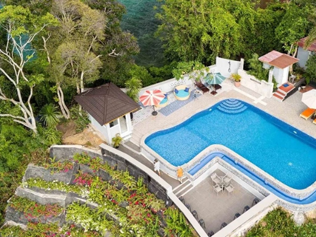 Lembeh Strait, Bastianos Froggies Lembeh Dive Resort | Rama Tours