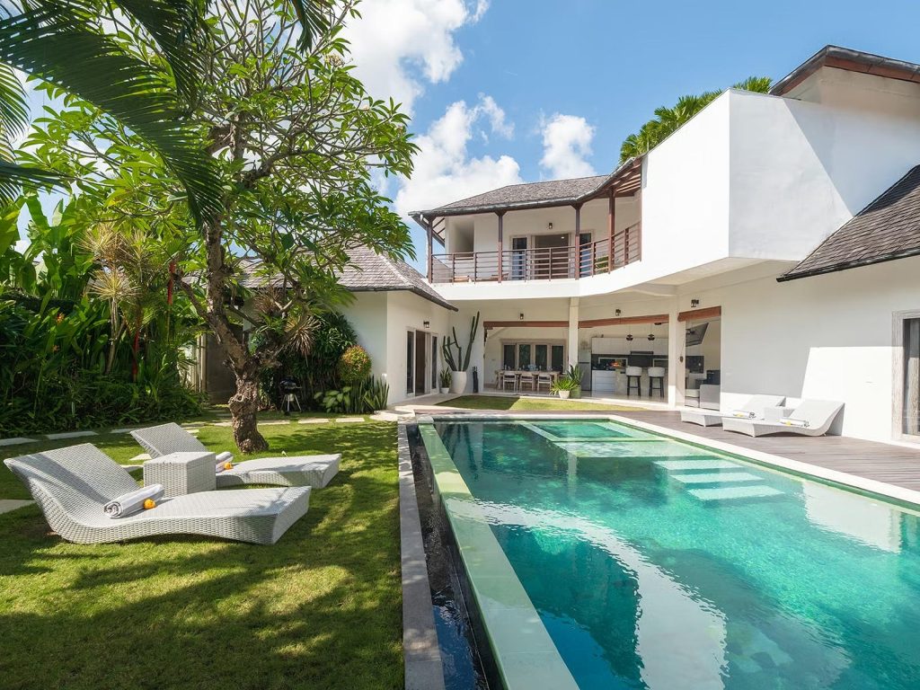 Seminyak, Villa Hiburan 1 | Rama Tours