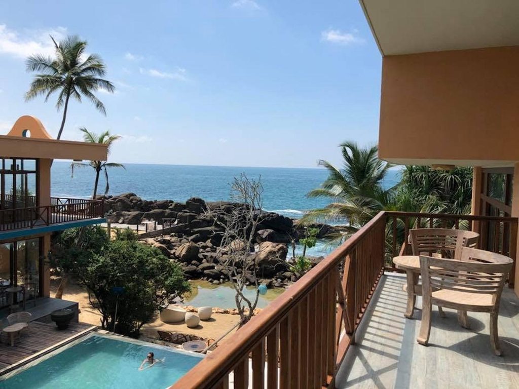 Unawatuna, Thaproan Pavilion Waves | Rama Tours