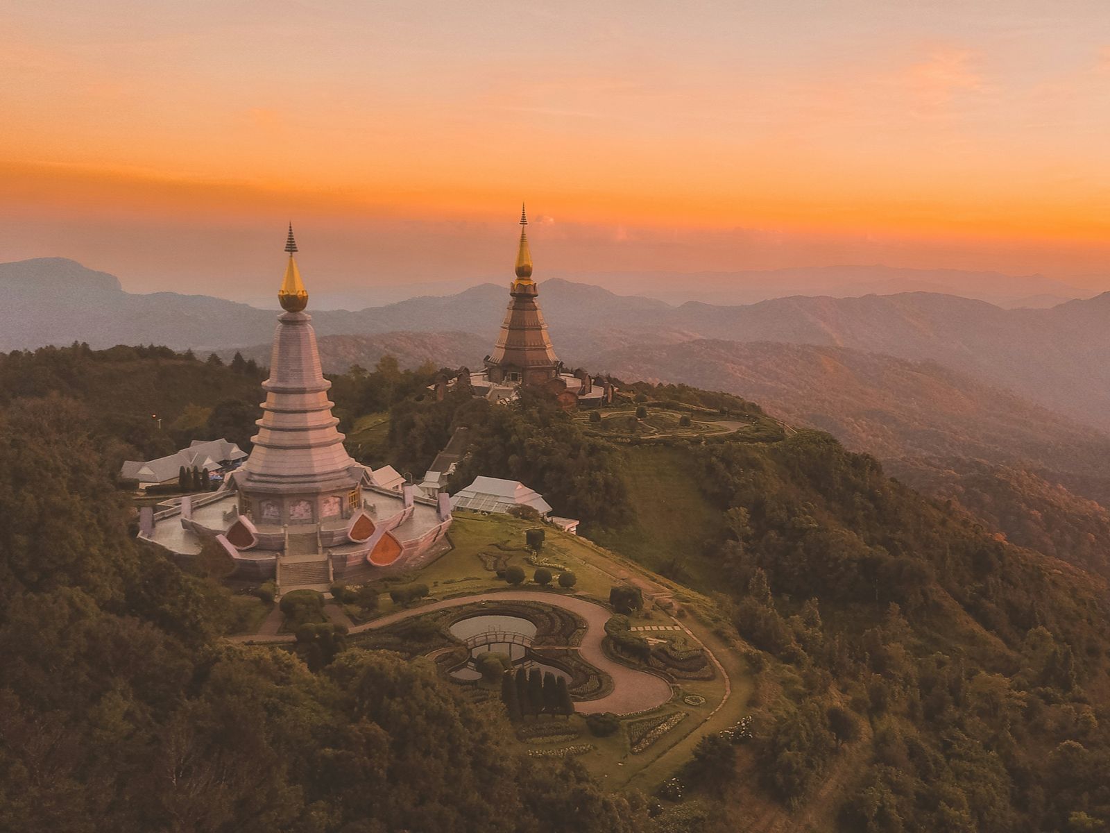 Rondreis Thailand, Chiang Mai, tempel bij zonsondergang